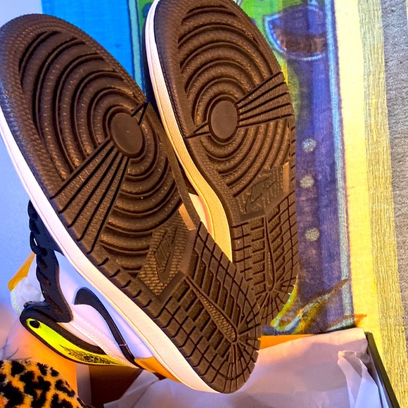 Nike Air Jordan 1 retro high OG (mens size USA 8 fits women size 9.5-10) - Picture 2 of 4